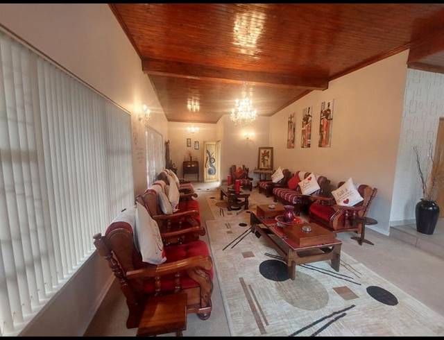 6 BEDROOM HOUSE FOR SALE IN GREENHILLS